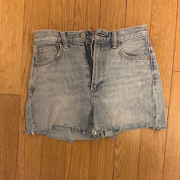Denim Forum Pants - Denim Forum Light Wash Boyfriend Loose Shorts - Size 24